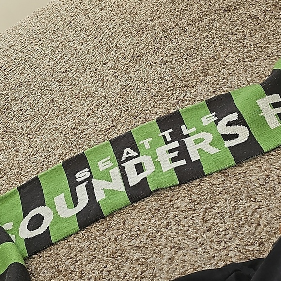 Seattle Sounders MLS Scarf. - Picture 4 of 4